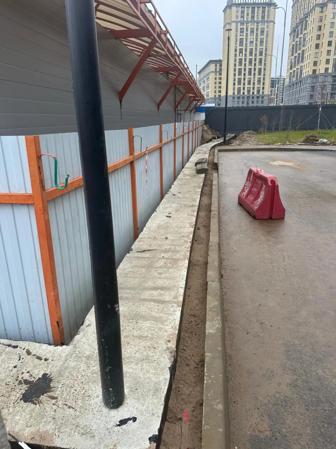 ЖК «Цивилизация на Неве» — протяжённый участок готовой подпорной стены