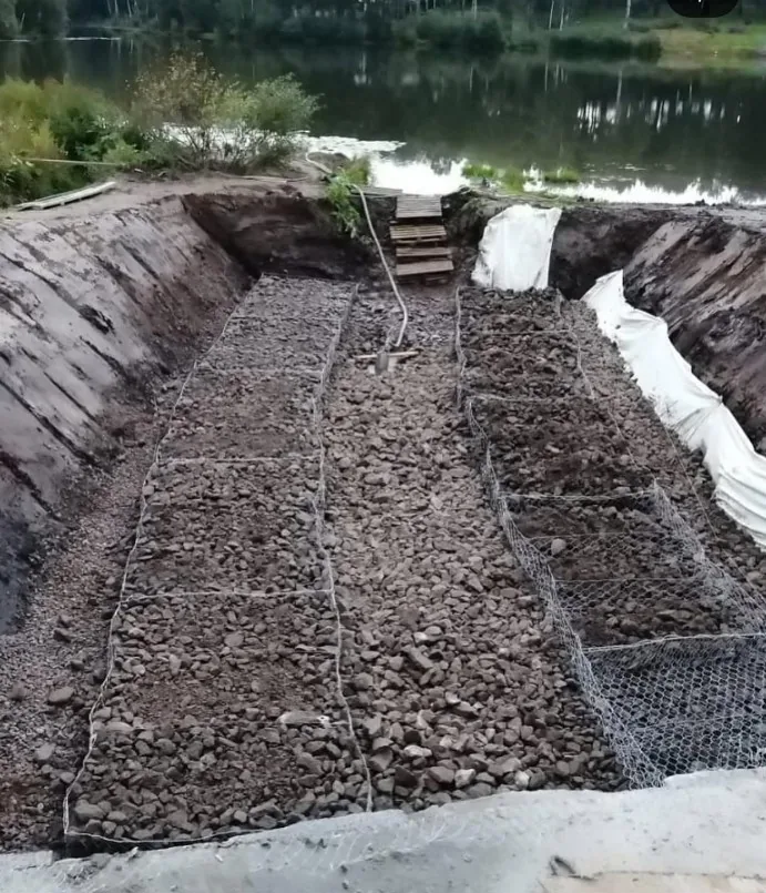 Петровское Барокко — габионные секции в зоне водоёма