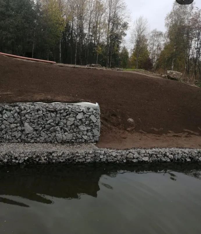 Петровское Барокко — готовая габионная подпорная стена у воды