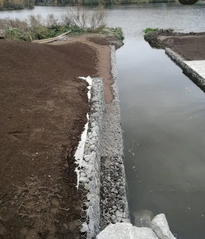 Петровское Барокко — линия габионного укрепления вдоль воды