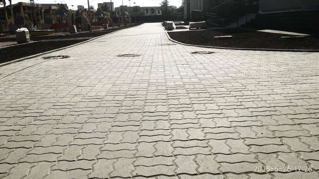 Детский сад, Космонавтов 102 — мощёная дорожка