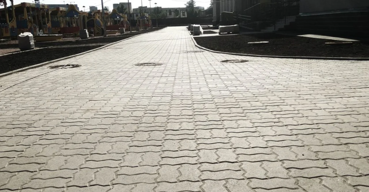 Мощение тротуарной плиткой — комплексное благоустройство на проспекте Космонавтов