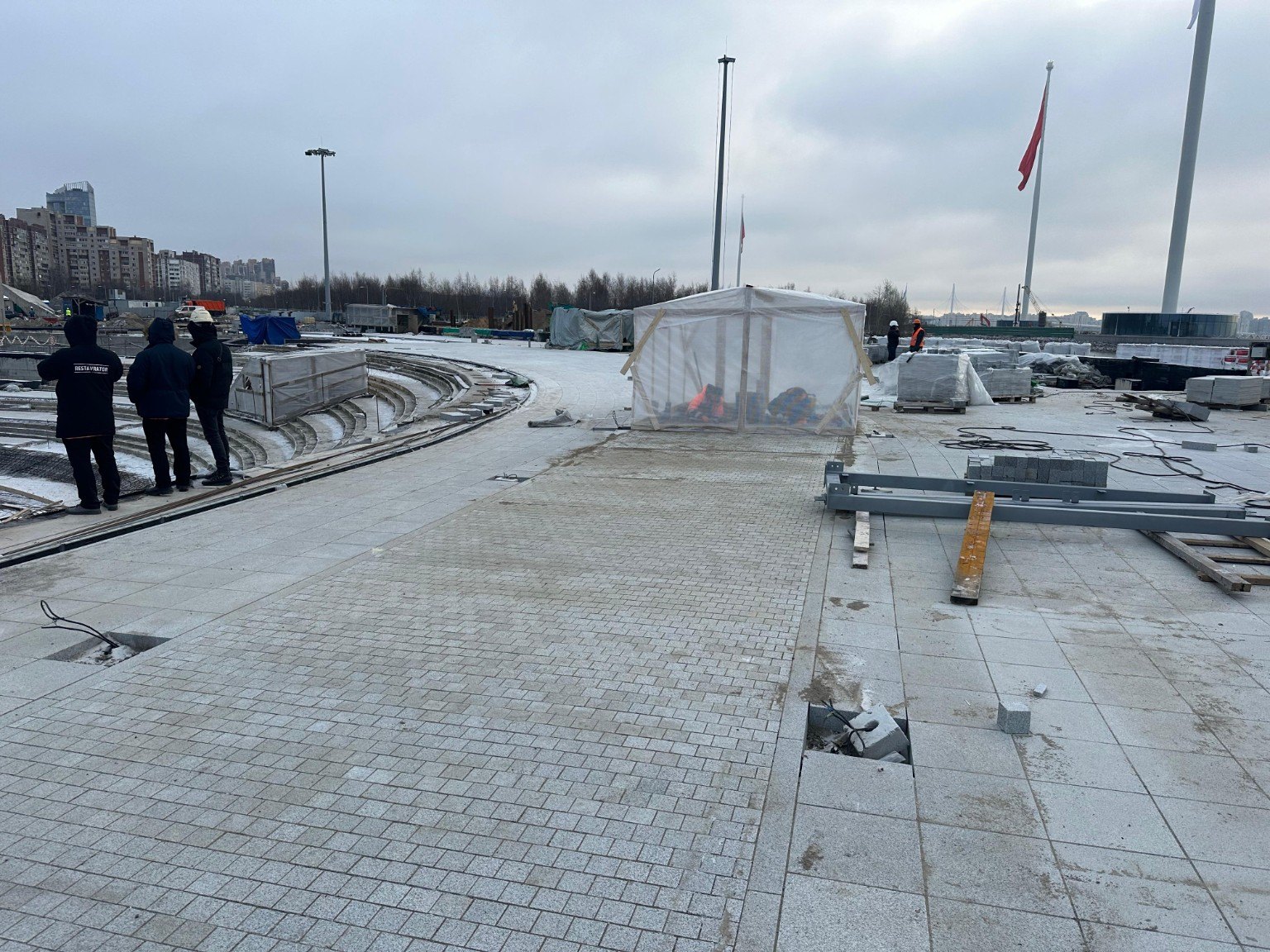 КИЦ Парусник Полтава — готовый участок мощения вдоль радиусной зоны