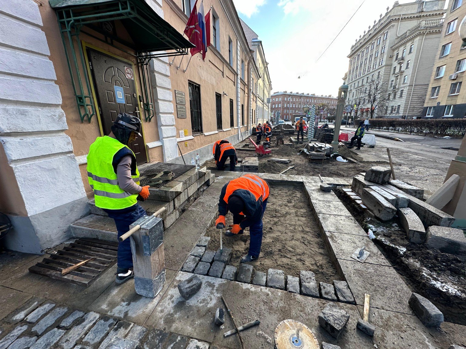 Подготовка основания и мощение на объекте Gromadis